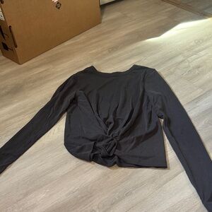 Lululemon twisted front hem long sleeves size extra small